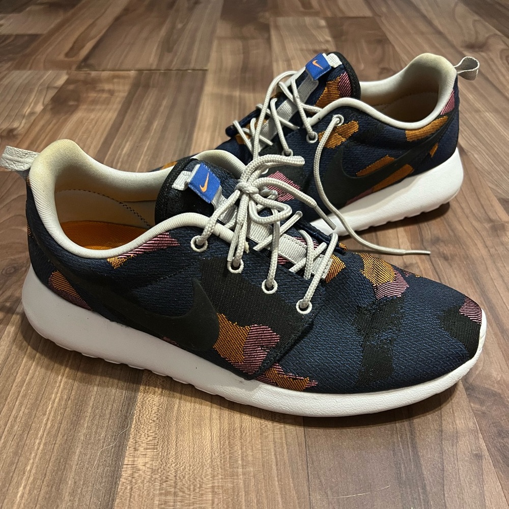 Nike, navy sneakers